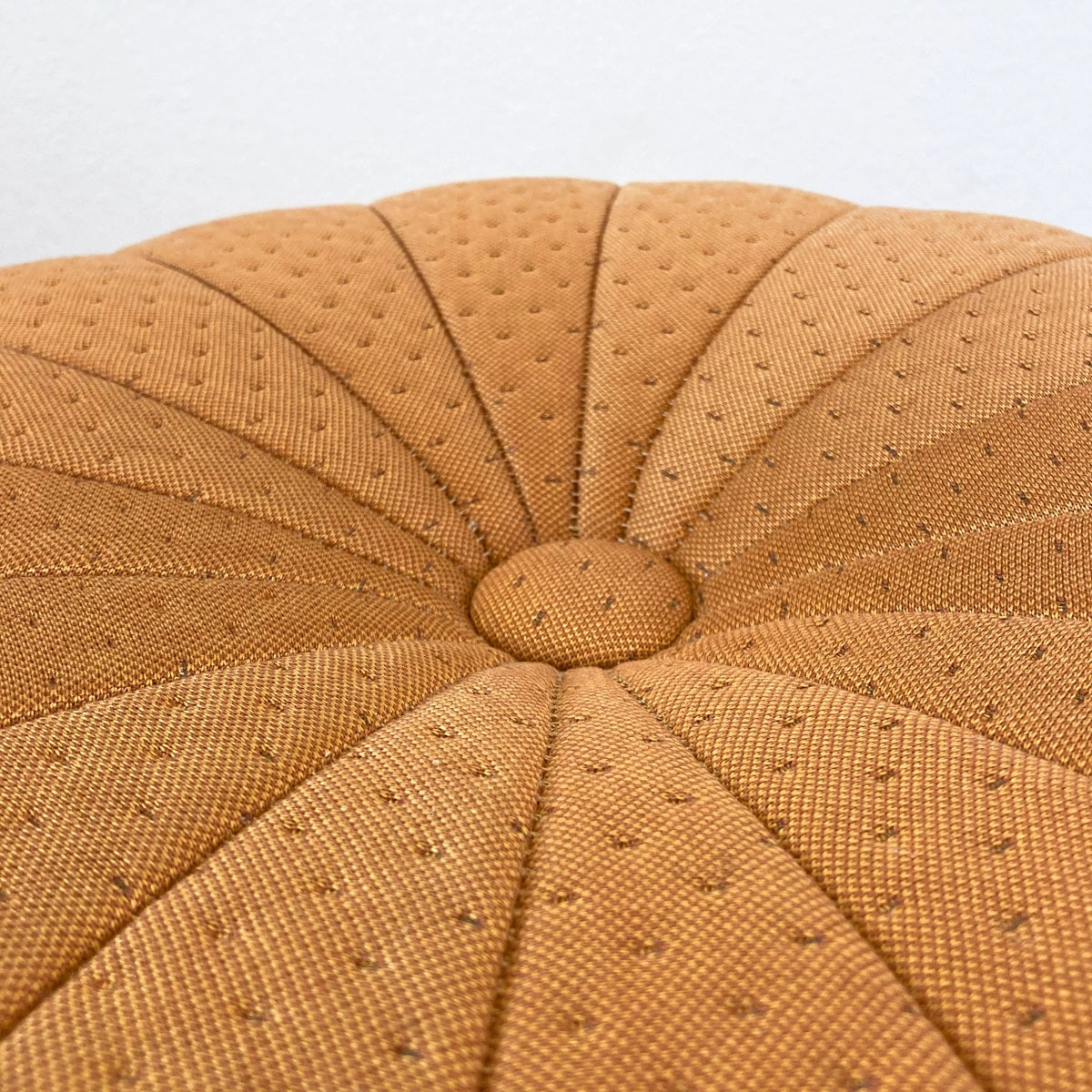 claudie pouf ocre 9